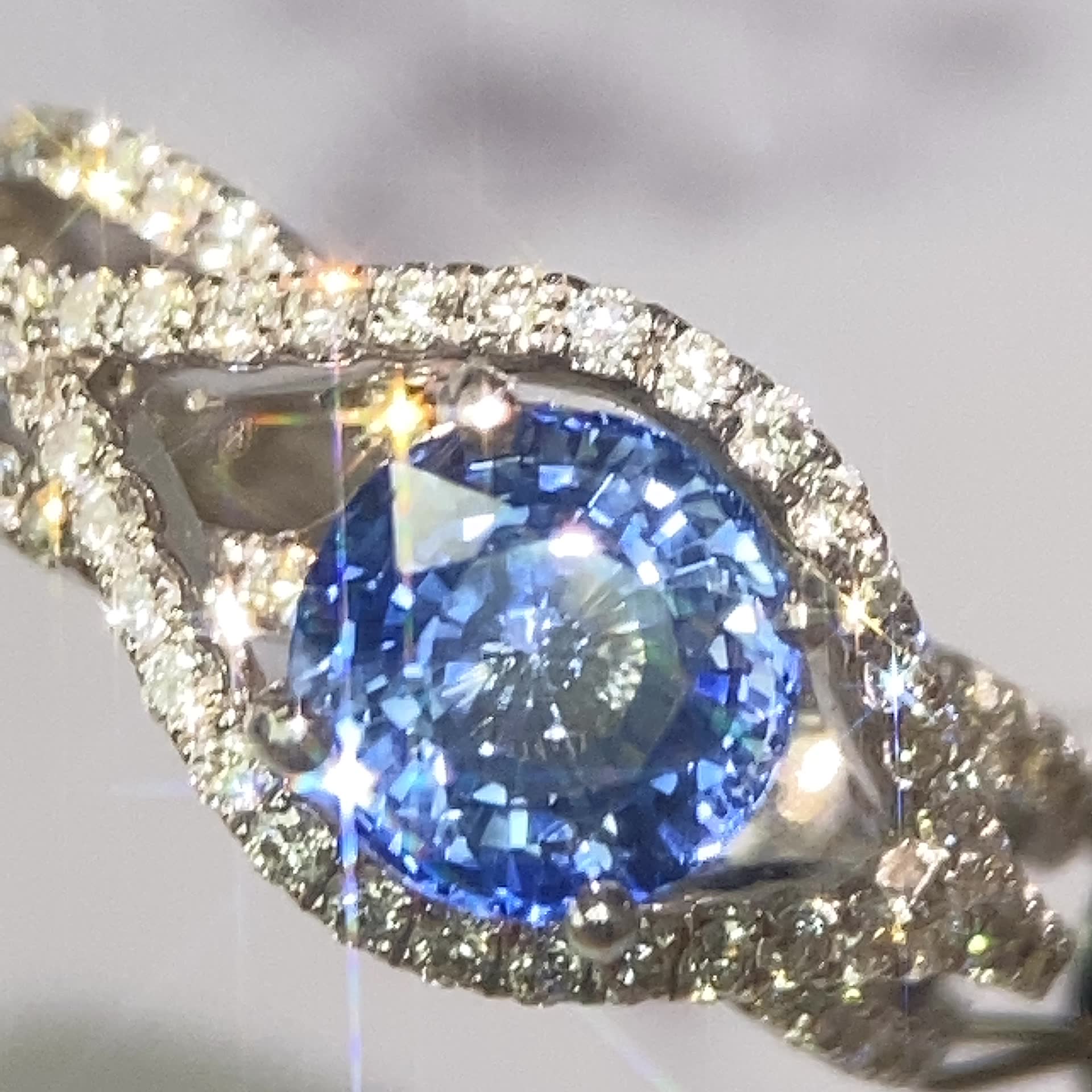 【usaco】ジェモロジー　オーブヘアピン GemLoupe 📸 Capture Your Fine Jewelry​ Sparkle